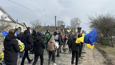 В громаді на Волині попрощалися з загиблим від поранень бійцем Тарасом Соколом