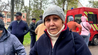"Перелякана плакала у коридорі. Я ж майже сліпа". Жителі Краматорська розказали про дронову атаку ввечері 23 квітня "Перелякана плакала у коридорі. Я ж майже сліпа". Жителі Краматорська розказали про дронову атаку ввечері 23 квітня