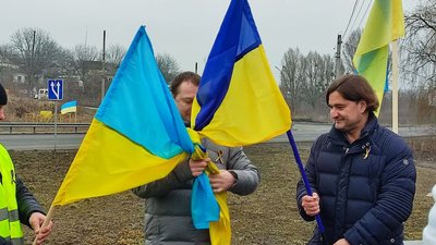 "Автопроїзд єдності": на Черкащині з'єднали прапори зі сходу та заходу України. Як це було "Автопроїзд єдності": на Черкащині з'єднали прапори зі сходу та заходу України. Як це було