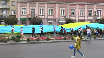 Вишиванкова хода. У Франківську майже три сотні людей пройшли колоною до Дня Незалежності Вишиванкова хода. У Франківську майже три сотні людей пройшли колоною до Дня Незалежності
