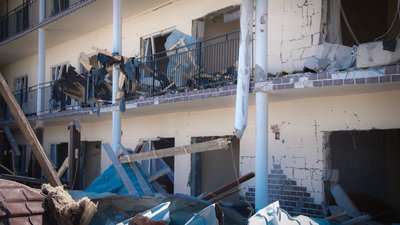 Знищені дачі та дитина в епіцентрі вибуху: що відомо про обстріл бази відпочинку на Одещині. Фоторепортаж Знищені дачі та дитина в епіцентрі вибуху: що відомо про обстріл бази відпочинку на Одещині. Фоторепортаж