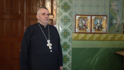 У селі на Рівненщині хтось вдруге викинув ікони на смітник. Що про це кажуть священники У селі на Рівненщині хтось вдруге викинув ікони на смітник. Що про це кажуть священники