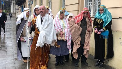 Під стінами Львівської обласної ради протестував вертеп Під стінами Львівської обласної ради протестував вертеп