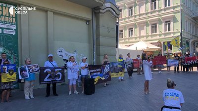 "Поверніть героїв додому": в Одесі проходить акція підтримки військовополонених "Поверніть героїв додому": в Одесі проходить акція підтримки військовополонених