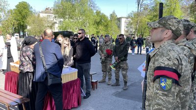 У Полтаві попрощалися із загиблим Павлом Івченком