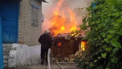 Коротке замикання електропроводки: рятувальники назвали причину пожежі у Новій Слободі на Сумщині