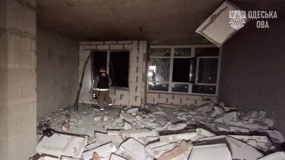 Руйнування, обстріл Одеси, багатоповерхівка