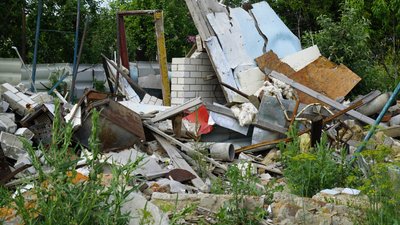 "Сонечко, ми з тобою тепер удвох": історія сестер з Краснограда, чиї батьки загинули у власному будинку від ракети РФ "Сонечко, ми з тобою тепер удвох": історія сестер з Краснограда, чиї батьки загинули у власному будинку від ракети РФ