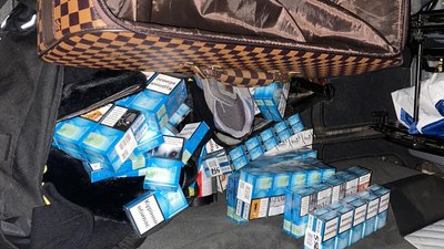 Сигарети на понад 6,5 тисяч виявили закарпатські прикордонники в авто іноземця