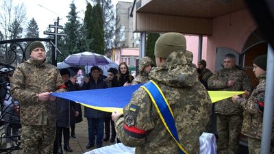 На Закарпатті попрощалися із полеглим на війні Василем Чікою На Закарпатті попрощалися із полеглим на війні Василем Чікою