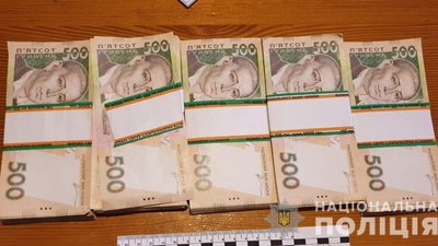 У Миколаєві поліція затримала людей, які вимагали в підприємця 660 тисяч гривень «боргу»