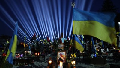 Промені пам'яті над Полем Почесних поховань у Львові