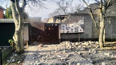 Херсон, обстріли, цегла, паркан, будинок