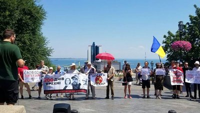 "200 днів брехні": в Одесі мітингували на підтримку підозрюваних у справі Шеремета "200 днів брехні": в Одесі мітингували на підтримку підозрюваних у справі Шеремета