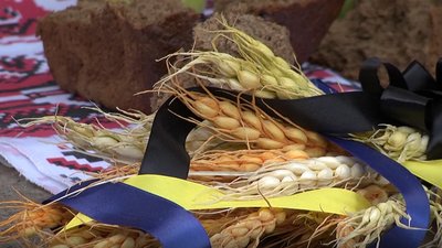 У Херсоні вшанували загиблих під час Голодоморів в Україні У Херсоні вшанували загиблих під час Голодоморів в Україні