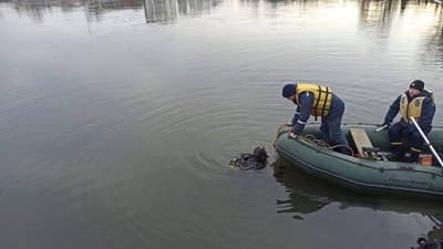 Другий день пошуків. Чоловіка на міському озері Франківська не знайшли Другий день пошуків. Чоловіка на міському озері Франківська не знайшли