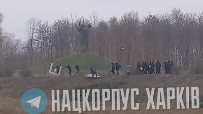 Невідомі знищили напис екопарку біля меморіалу жертв Голодомору у Харкові Невідомі знищили напис екопарку біля меморіалу жертв Голодомору у Харкові