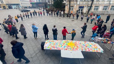 "Шкарпетуйся": акцію на підтримку дітей із синдромом Дауна провели у Житомирі "Шкарпетуйся": акцію на підтримку дітей із синдромом Дауна провели у Житомирі