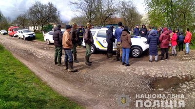 На Рівненщині десятки людей третій день шукають зниклу на Великдень пенсіонерку