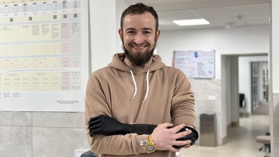Знову грає у баскетбол: військовому з Рівненщини встановили біонічний протез у Львові