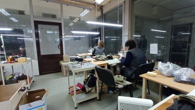 У Полтаві шиють тактичні підсумки для військових У Полтаві шиють тактичні підсумки для військових