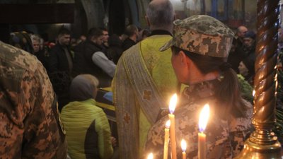 У Сумах попрощалися із загиблими на Донбасі Дмитром Богдановим та В’ячеславом Поповим У Сумах попрощалися із загиблими на Донбасі Дмитром Богдановим та В’ячеславом Поповим