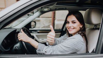 Підбори, червона помада та автомобіль. В Олександрії проведуть автопробіг