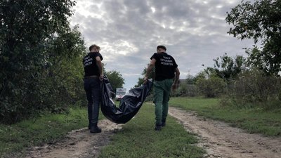 "Ми заплатили окупантам по три тисячі за тіло". Олексій Юков розказав про пошук вбитих на війні "Ми заплатили окупантам по три тисячі за тіло". Олексій Юков розказав про пошук вбитих на війні