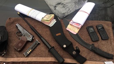 В Одесі двоє посадовців поліції інсценували затримання, аби привласти майже €20 тисяч ‒ ДБР В Одесі двоє посадовців поліції інсценували затримання, аби привласти майже €20 тисяч ‒ ДБР