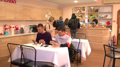Планують висадити лавандове поле: студенти вінницького вишу сортують сміття та збирають гроші з його переробки Планують висадити лавандове поле: студенти вінницького вишу сортують сміття та збирають гроші з його переробки