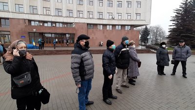 Іванофранківці протестували проти підвищення тарифів біля адмінбудинку Іванофранківці протестували проти підвищення тарифів біля адмінбудинку