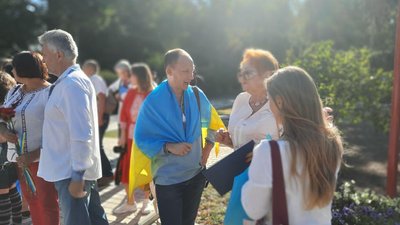 У Кропивницькому батьки загиблих воїнів підняли прапор України