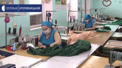 Захисний одяг, який шиють у Кропивницькому, відправляють до інших областей