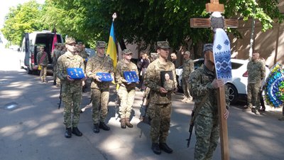 У Житомирі попрощалися з полковником Олександром Махачеком та лейтенантом Ігорем Волинцем У Житомирі попрощалися з полковником Олександром Махачеком та лейтенантом Ігорем Волинцем