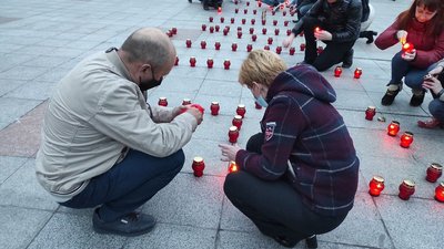 У Черкасах відбулося віче пам'яті з нагоди річниці війни на сході У Черкасах відбулося віче пам'яті з нагоди річниці війни на сході