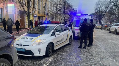 У Києві біля відділення банку сталася стрілянина. ЗМІ пишуть, що постріл здійснив інкасатор У Києві біля відділення банку сталася стрілянина. ЗМІ пишуть, що постріл здійснив інкасатор