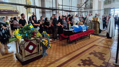 "Краще загинути стоячи, ніж жити на колінах": у Луцьку попрощалися з бійцем Дмитром Раєнковим