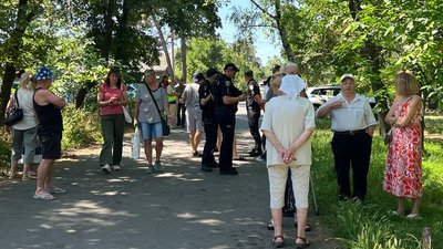 Місцеві жителі та поліція на Лісовій Просіці, 29 червня 2026 року