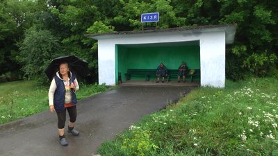 Місцевим жителям до пам'ятника Леніну в селі байдуже. Фото: Суспільне. Місцевим жителям до пам'ятника Леніну в селі байдуже. Фото: Суспільне.