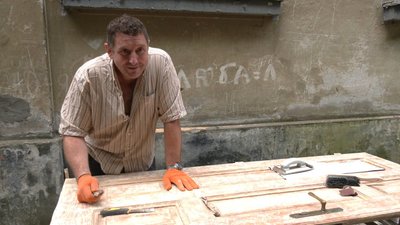 Богдан відновлює внутрішні двері Богдан відновлює внутрішні двері