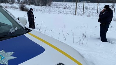 На Житомирщині юнак посварився з дівчиною і у морозну ніч опинився у річці На Житомирщині юнак посварився з дівчиною і у морозну ніч опинився у річці
