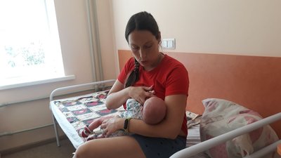 "Краще, що може дати дитині мама — грудне молоко". У Кропивницькому лікарі нагадали про його користь