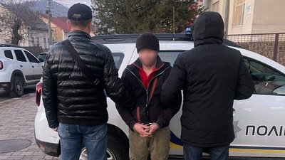 На Закарпатті поліція затримала чоловіка за підозрою у збуті наркотиків