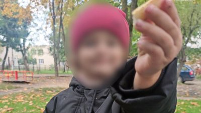 Гуляла сама вулицями Тернополя: поліцейські відшукали рідних дворічної дитини