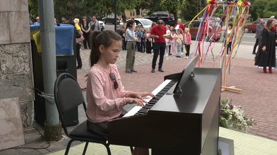На підтримку ЗСУ. 14-річний саксофоніст з Генічеська розпочав на Івано-Франківщині благодійний тур На підтримку ЗСУ. 14-річний саксофоніст з Генічеська розпочав на Івано-Франківщині благодійний тур