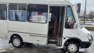 У Кропивницькому маршрутка збила вагітну жінку