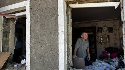 Наслідки російського удару по селищу Олександрівка