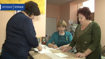 Черкаський комітет самоорганізації шиє марлеві маски Черкаський комітет самоорганізації шиє марлеві маски