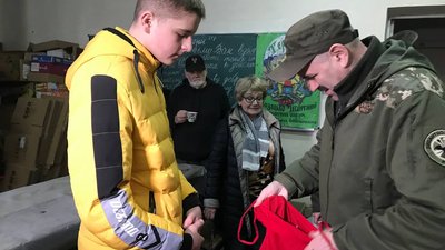 Робить портативні електростанції для ЗСУ: школяру вручили волонтерське посвідчення Робить портативні електростанції для ЗСУ: школяру вручили волонтерське посвідчення