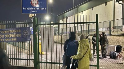 Аптечки, ноші для поранених: на Житомирщину привезли гуманітарну допомогу від польських волонтерів Аптечки, ноші для поранених: на Житомирщину привезли гуманітарну допомогу від польських волонтерів